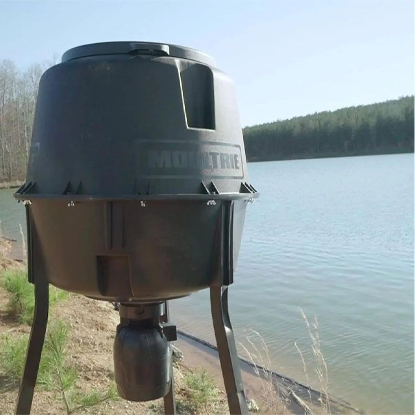 Fish & Deer 30-Gallon Quick-Lock Directional Tripod Feeder