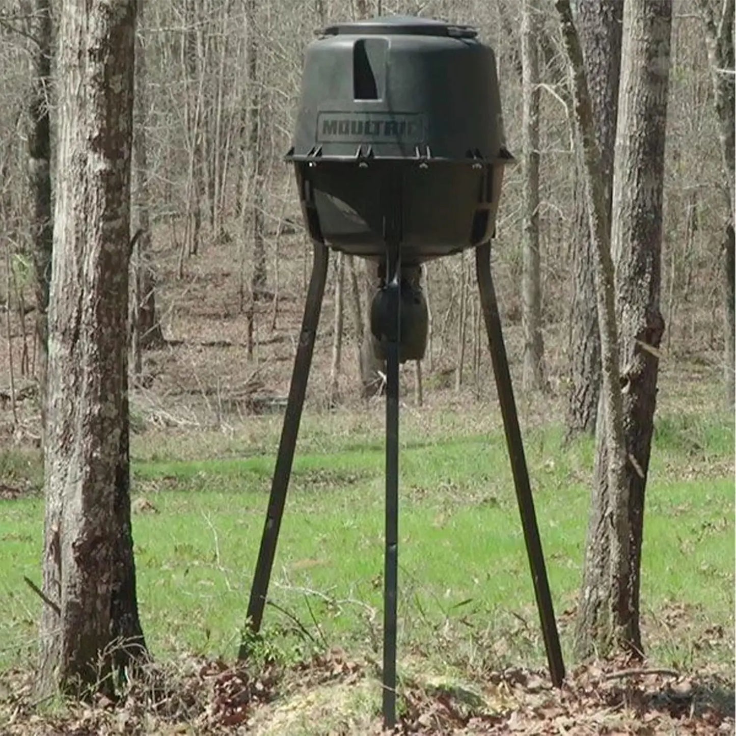 Fish & Deer 30-Gallon Quick-Lock Directional Tripod Feeder