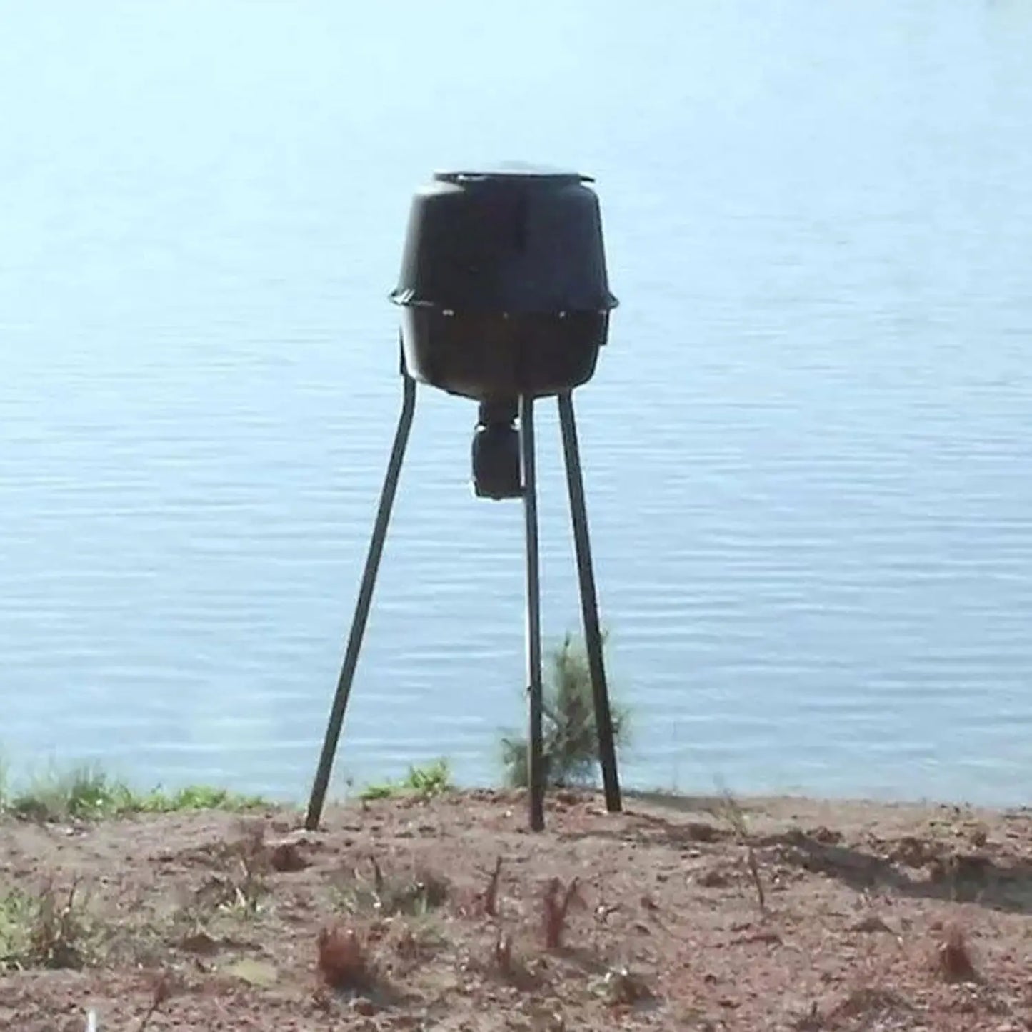 Fish & Deer 30-Gallon Quick-Lock Directional Tripod Feeder