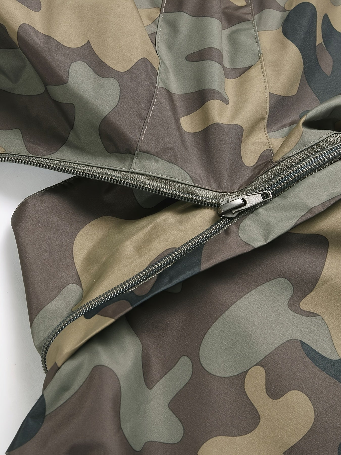 Men's Lightweight Hooded Rain Jacket - Camouflage Design for Hiking Gear